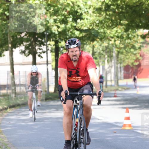11.08.2024 - GEWOBA Citytriathlon Bremen H.Heesch http://msf.ph/oto/6768691 11.08.2024 10:24:04 Radfahren 17, 21, 23, 33, 37, 44, 50, 51, 70, 80, 101, 116 meine-sportfotos.de