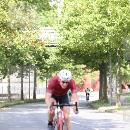 11.08.2024 - GEWOBA Citytriathlon Bremen H.Heesch http://msf.ph/oto/6768695 11.08.2024 10:41:19 Radfahren 15, 34, 84 meine-sportfotos.de