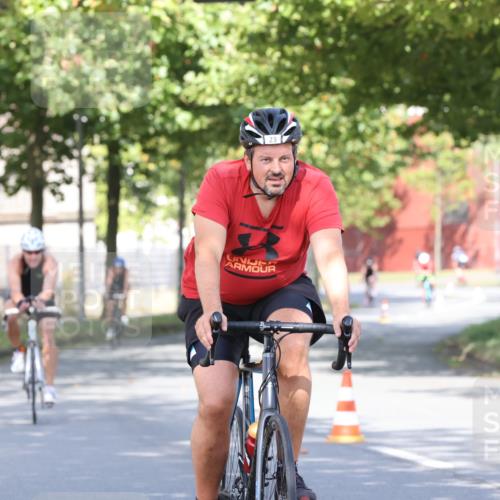 11.08.2024 - GEWOBA Citytriathlon Bremen H.Heesch http://msf.ph/oto/6768705 11.08.2024 10:24:04 Radfahren 17, 21, 23, 33, 37, 44, 50, 51, 70, 80, 101, 116 meine-sportfotos.de