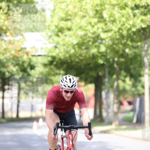 11.08.2024 - GEWOBA Citytriathlon Bremen H.Heesch http://msf.ph/oto/6768707 11.08.2024 10:41:19 Radfahren 15, 34, 84 meine-sportfotos.de