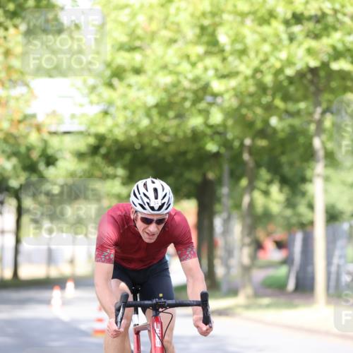 11.08.2024 - GEWOBA Citytriathlon Bremen H.Heesch http://msf.ph/oto/6768710 11.08.2024 10:41:19 Radfahren 15, 34, 84 meine-sportfotos.de