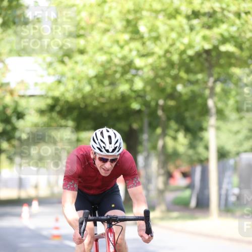 11.08.2024 - GEWOBA Citytriathlon Bremen H.Heesch http://msf.ph/oto/6768713 11.08.2024 10:41:20 Radfahren 15, 34, 84 meine-sportfotos.de