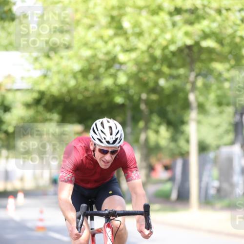 11.08.2024 - GEWOBA Citytriathlon Bremen H.Heesch http://msf.ph/oto/6768716 11.08.2024 10:41:20 Radfahren 15, 34, 84 meine-sportfotos.de