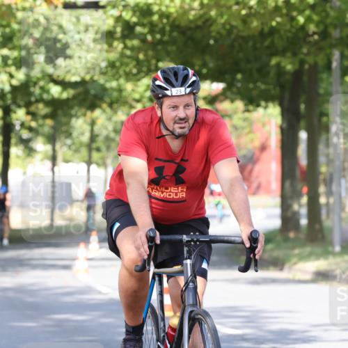 11.08.2024 - GEWOBA Citytriathlon Bremen H.Heesch http://msf.ph/oto/6768717 11.08.2024 10:24:04 Radfahren 17, 21, 23, 33, 37, 44, 50, 51, 70, 80, 101, 116 meine-sportfotos.de