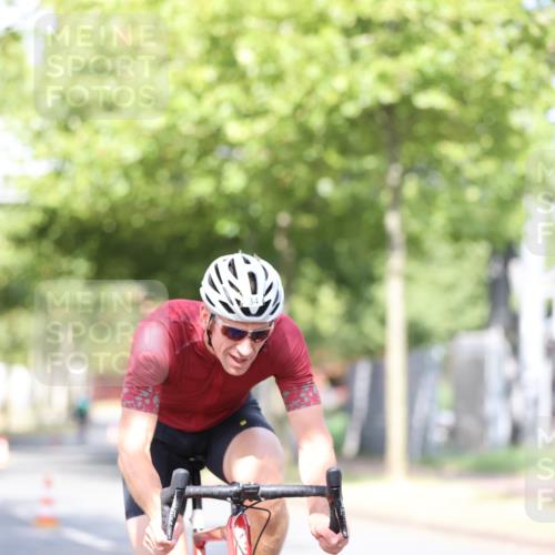 11.08.2024 - GEWOBA Citytriathlon Bremen H.Heesch http://msf.ph/oto/6768719 11.08.2024 10:41:20 Radfahren 15, 34, 84 meine-sportfotos.de