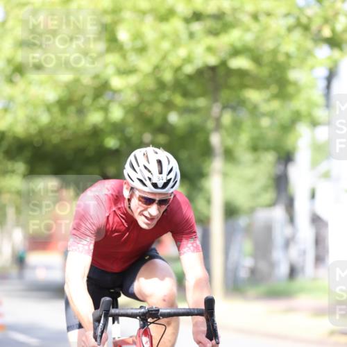 11.08.2024 - GEWOBA Citytriathlon Bremen H.Heesch http://msf.ph/oto/6768722 11.08.2024 10:41:20 Radfahren 15, 34, 84 meine-sportfotos.de