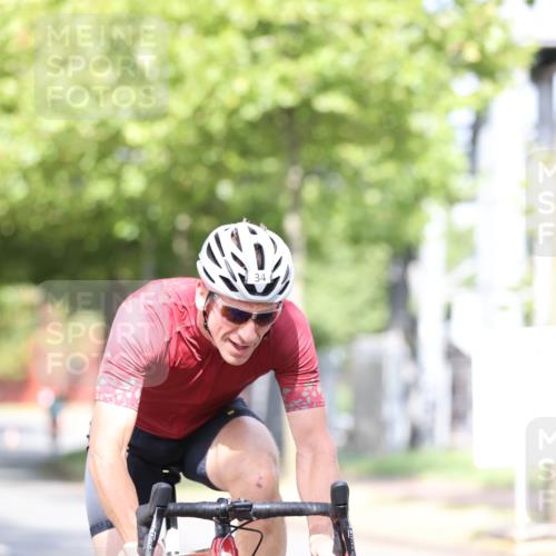 11.08.2024 - GEWOBA Citytriathlon Bremen H.Heesch http://msf.ph/oto/6768725 11.08.2024 10:41:20 Radfahren 15, 34, 84 meine-sportfotos.de