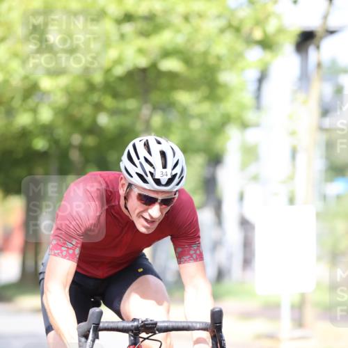 11.08.2024 - GEWOBA Citytriathlon Bremen H.Heesch http://msf.ph/oto/6768728 11.08.2024 10:41:20 Radfahren 15, 34, 84 meine-sportfotos.de