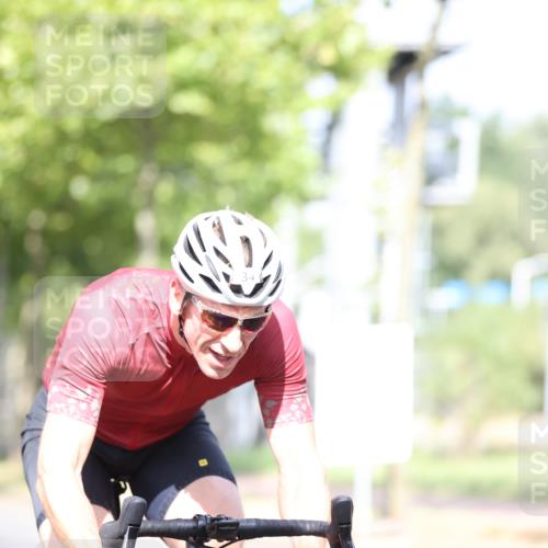 11.08.2024 - GEWOBA Citytriathlon Bremen H.Heesch http://msf.ph/oto/6768731 11.08.2024 10:41:20 Radfahren 15, 34, 84 meine-sportfotos.de