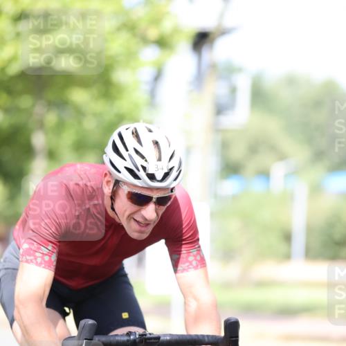 11.08.2024 - GEWOBA Citytriathlon Bremen H.Heesch http://msf.ph/oto/6768734 11.08.2024 10:41:20 Radfahren 15, 34, 84 meine-sportfotos.de