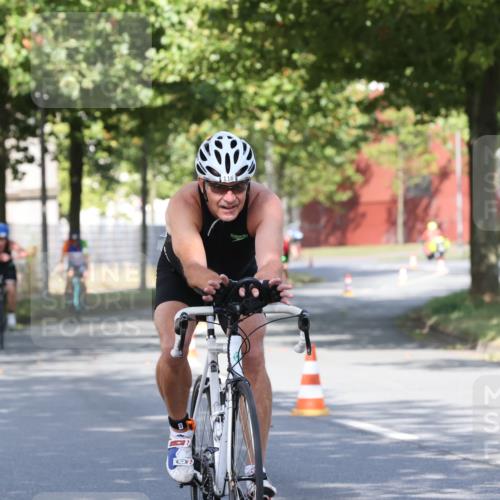 11.08.2024 - GEWOBA Citytriathlon Bremen H.Heesch http://msf.ph/oto/6768738 11.08.2024 10:24:06 Radfahren 23, 33, 37, 44, 50, 51, 70, 80, 101, 116 meine-sportfotos.de