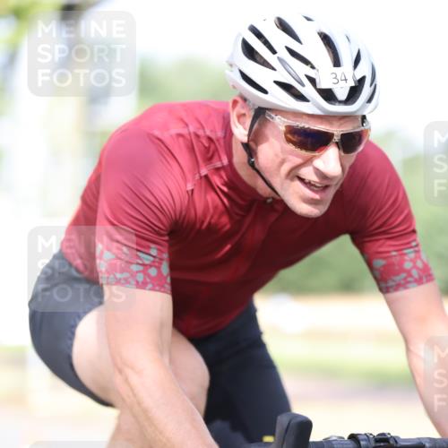 11.08.2024 - GEWOBA Citytriathlon Bremen H.Heesch http://msf.ph/oto/6768742 11.08.2024 10:41:20 Radfahren 15, 34, 84 meine-sportfotos.de