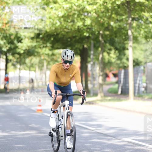 11.08.2024 - GEWOBA Citytriathlon Bremen H.Heesch http://msf.ph/oto/6768746 11.08.2024 10:41:37 Radfahren 7, 35, 47, 110 meine-sportfotos.de