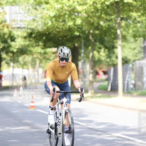 11.08.2024 - GEWOBA Citytriathlon Bremen H.Heesch http://msf.ph/oto/6768750 11.08.2024 10:41:37 Radfahren 7, 35, 47, 110 meine-sportfotos.de