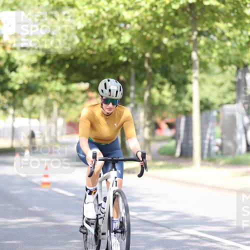 11.08.2024 - GEWOBA Citytriathlon Bremen H.Heesch http://msf.ph/oto/6768753 11.08.2024 10:41:37 Radfahren 7, 35, 47, 110 meine-sportfotos.de