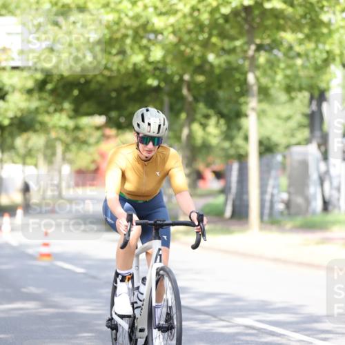 11.08.2024 - GEWOBA Citytriathlon Bremen H.Heesch http://msf.ph/oto/6768757 11.08.2024 10:41:37 Radfahren 7, 35, 47, 110 meine-sportfotos.de
