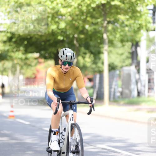 11.08.2024 - GEWOBA Citytriathlon Bremen H.Heesch http://msf.ph/oto/6768759 11.08.2024 10:41:37 Radfahren 7, 35, 47, 110 meine-sportfotos.de