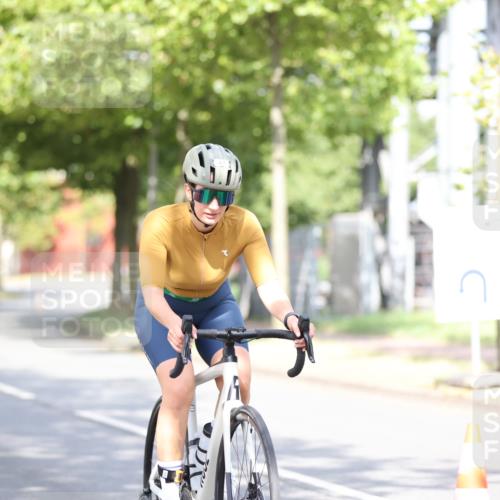 11.08.2024 - GEWOBA Citytriathlon Bremen H.Heesch http://msf.ph/oto/6768767 11.08.2024 10:41:37 Radfahren 7, 35, 47, 110 meine-sportfotos.de