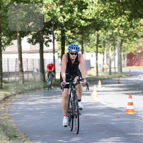 11.08.2024 - GEWOBA Citytriathlon Bremen H.Heesch http://msf.ph/oto/6768768 11.08.2024 10:24:10 Radfahren 23, 33, 37, 44, 51, 80, 101, 116 meine-sportfotos.de