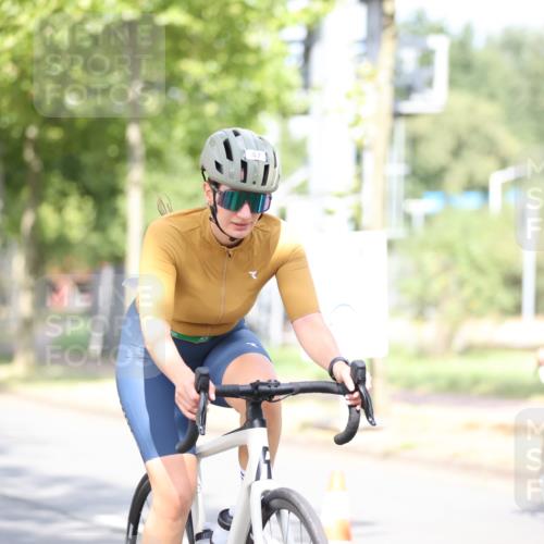 11.08.2024 - GEWOBA Citytriathlon Bremen H.Heesch http://msf.ph/oto/6768779 11.08.2024 10:41:37 Radfahren 7, 35, 47, 110 meine-sportfotos.de
