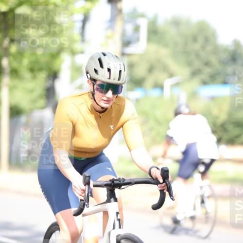 11.08.2024 - GEWOBA Citytriathlon Bremen H.Heesch http://msf.ph/oto/6768783 11.08.2024 10:41:37 Radfahren 7, 35, 47, 110 meine-sportfotos.de