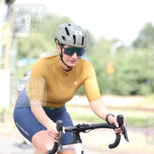 11.08.2024 - GEWOBA Citytriathlon Bremen H.Heesch http://msf.ph/oto/6768790 11.08.2024 10:41:37 Radfahren 7, 35, 47, 110 meine-sportfotos.de