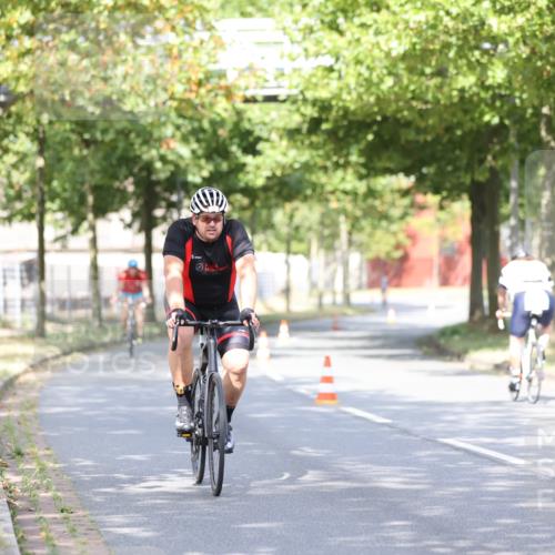 11.08.2024 - GEWOBA Citytriathlon Bremen H.Heesch http://msf.ph/oto/6768809 11.08.2024 10:41:39 Radfahren 7, 35, 47, 102, 110 meine-sportfotos.de
