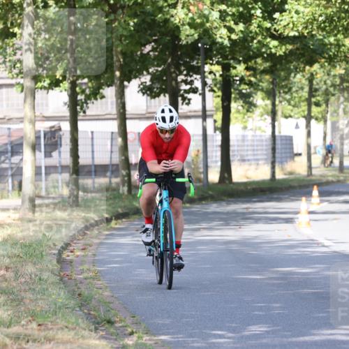 11.08.2024 - GEWOBA Citytriathlon Bremen H.Heesch http://msf.ph/oto/6768817 11.08.2024 10:24:13 Radfahren 23, 33, 44, 80, 101, 116 meine-sportfotos.de