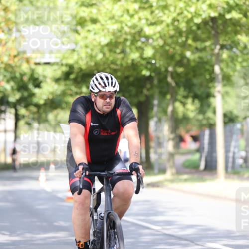 11.08.2024 - GEWOBA Citytriathlon Bremen H.Heesch http://msf.ph/oto/6768824 11.08.2024 10:41:40 Radfahren 7, 35, 47, 102, 110 meine-sportfotos.de