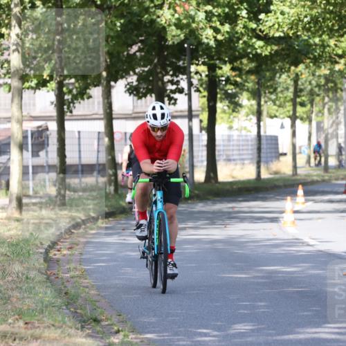 11.08.2024 - GEWOBA Citytriathlon Bremen H.Heesch http://msf.ph/oto/6768825 11.08.2024 10:24:14 Radfahren 23, 33, 44, 80, 101, 116 meine-sportfotos.de