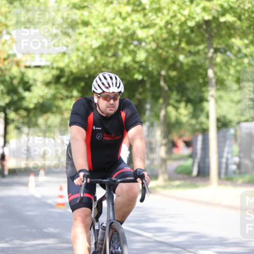 11.08.2024 - GEWOBA Citytriathlon Bremen H.Heesch http://msf.ph/oto/6768827 11.08.2024 10:41:40 Radfahren 7, 35, 47, 102, 110 meine-sportfotos.de