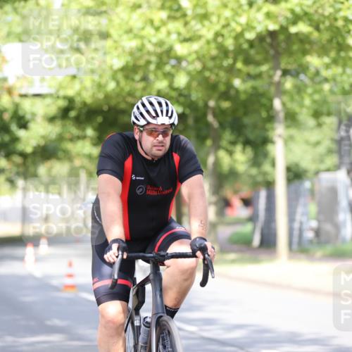 11.08.2024 - GEWOBA Citytriathlon Bremen H.Heesch http://msf.ph/oto/6768830 11.08.2024 10:41:40 Radfahren 7, 35, 47, 102, 110 meine-sportfotos.de