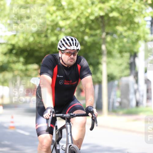 11.08.2024 - GEWOBA Citytriathlon Bremen H.Heesch http://msf.ph/oto/6768834 11.08.2024 10:41:40 Radfahren 7, 35, 47, 102, 110 meine-sportfotos.de