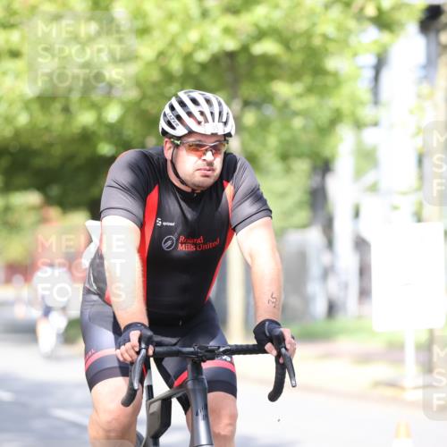 11.08.2024 - GEWOBA Citytriathlon Bremen H.Heesch http://msf.ph/oto/6768839 11.08.2024 10:41:40 Radfahren 7, 35, 47, 102, 110 meine-sportfotos.de