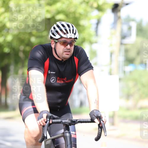 11.08.2024 - GEWOBA Citytriathlon Bremen H.Heesch http://msf.ph/oto/6768844 11.08.2024 10:41:40 Radfahren 7, 35, 47, 102, 110 meine-sportfotos.de