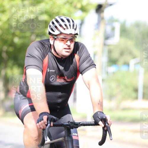 11.08.2024 - GEWOBA Citytriathlon Bremen H.Heesch http://msf.ph/oto/6768847 11.08.2024 10:41:40 Radfahren 7, 35, 47, 102, 110 meine-sportfotos.de