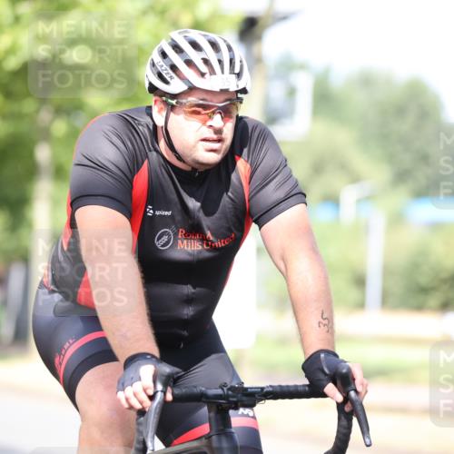 11.08.2024 - GEWOBA Citytriathlon Bremen H.Heesch http://msf.ph/oto/6768849 11.08.2024 10:41:40 Radfahren 7, 35, 47, 102, 110 meine-sportfotos.de