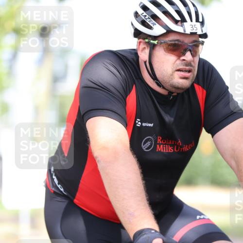 11.08.2024 - GEWOBA Citytriathlon Bremen H.Heesch http://msf.ph/oto/6768857 11.08.2024 10:41:40 Radfahren 7, 35, 47, 102, 110 meine-sportfotos.de