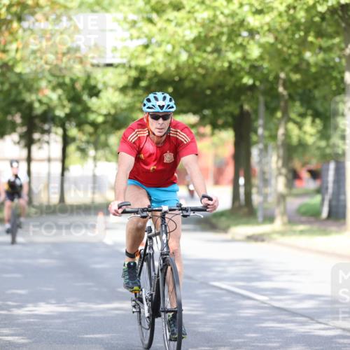 11.08.2024 - GEWOBA Citytriathlon Bremen H.Heesch http://msf.ph/oto/6768858 11.08.2024 10:41:44 Radfahren 7, 35, 47, 102, 110 meine-sportfotos.de