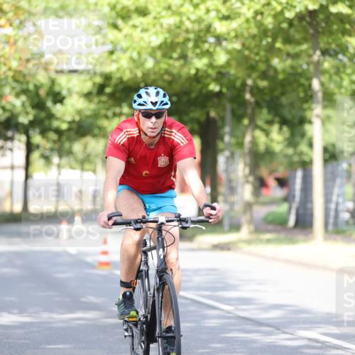 11.08.2024 - GEWOBA Citytriathlon Bremen H.Heesch http://msf.ph/oto/6768866 11.08.2024 10:41:44 Radfahren 7, 35, 47, 102, 110 meine-sportfotos.de
