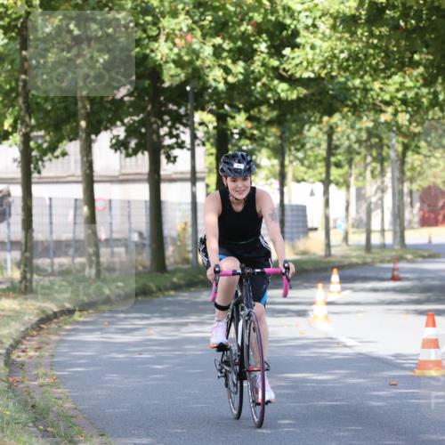 11.08.2024 - GEWOBA Citytriathlon Bremen H.Heesch http://msf.ph/oto/6768867 11.08.2024 10:24:16 Radfahren 2, 33, 44, 80, 88, 101, 116 meine-sportfotos.de