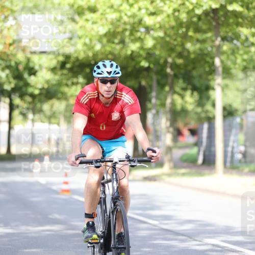 11.08.2024 - GEWOBA Citytriathlon Bremen H.Heesch http://msf.ph/oto/6768869 11.08.2024 10:41:44 Radfahren 7, 35, 47, 102, 110 meine-sportfotos.de