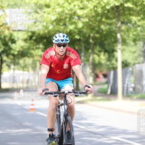 11.08.2024 - GEWOBA Citytriathlon Bremen H.Heesch http://msf.ph/oto/6768871 11.08.2024 10:41:44 Radfahren 7, 35, 47, 102, 110 meine-sportfotos.de