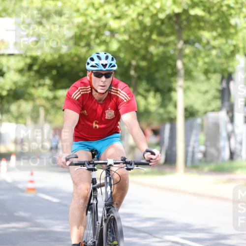 11.08.2024 - GEWOBA Citytriathlon Bremen H.Heesch http://msf.ph/oto/6768877 11.08.2024 10:41:44 Radfahren 7, 35, 47, 102, 110 meine-sportfotos.de