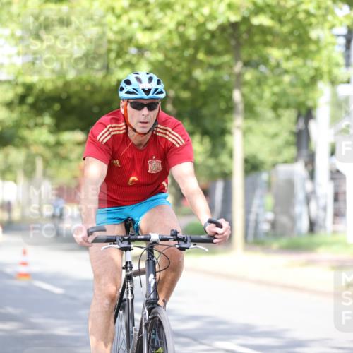 11.08.2024 - GEWOBA Citytriathlon Bremen H.Heesch http://msf.ph/oto/6768879 11.08.2024 10:41:44 Radfahren 7, 35, 47, 102, 110 meine-sportfotos.de