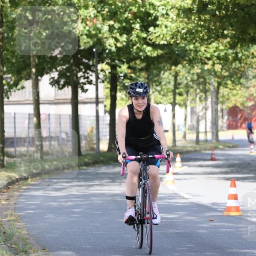 11.08.2024 - GEWOBA Citytriathlon Bremen H.Heesch http://msf.ph/oto/6768880 11.08.2024 10:24:17 Radfahren 2, 33, 44, 80, 88, 101, 116 meine-sportfotos.de
