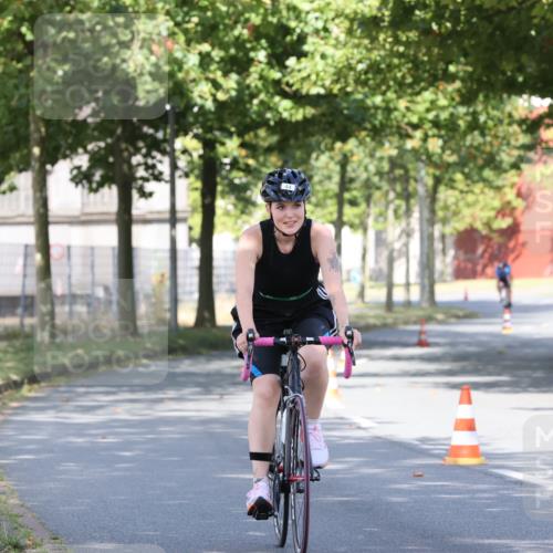 11.08.2024 - GEWOBA Citytriathlon Bremen H.Heesch http://msf.ph/oto/6768888 11.08.2024 10:24:17 Radfahren 2, 33, 44, 80, 88, 101, 116 meine-sportfotos.de