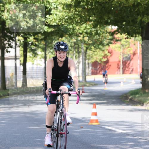 11.08.2024 - GEWOBA Citytriathlon Bremen H.Heesch http://msf.ph/oto/6768902 11.08.2024 10:24:17 Radfahren 2, 33, 44, 80, 88, 101, 116 meine-sportfotos.de