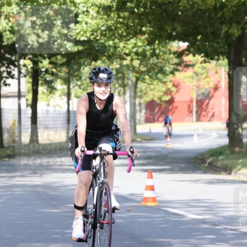 11.08.2024 - GEWOBA Citytriathlon Bremen H.Heesch http://msf.ph/oto/6768905 11.08.2024 10:24:17 Radfahren 2, 33, 44, 80, 88, 101, 116 meine-sportfotos.de