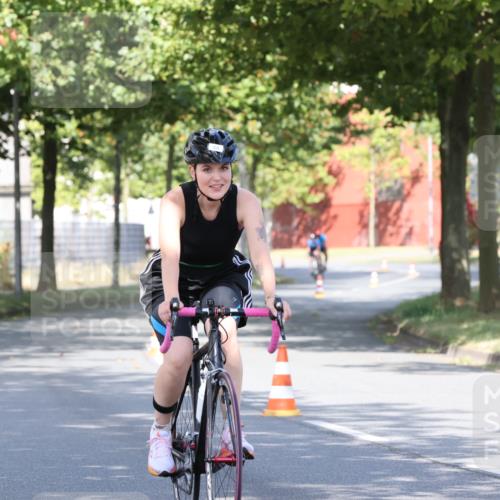 11.08.2024 - GEWOBA Citytriathlon Bremen H.Heesch http://msf.ph/oto/6768912 11.08.2024 10:24:17 Radfahren 2, 33, 44, 80, 88, 101, 116 meine-sportfotos.de